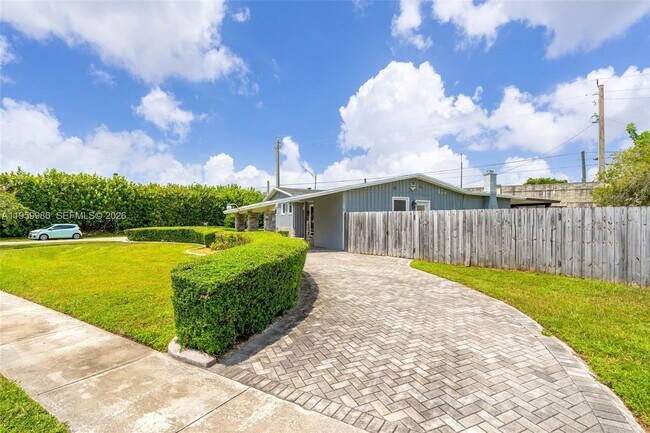 Photo - 9091 SW 49th St