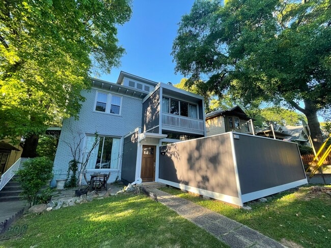 Building Photo - 344 4th St NE Unit 344 4th Street