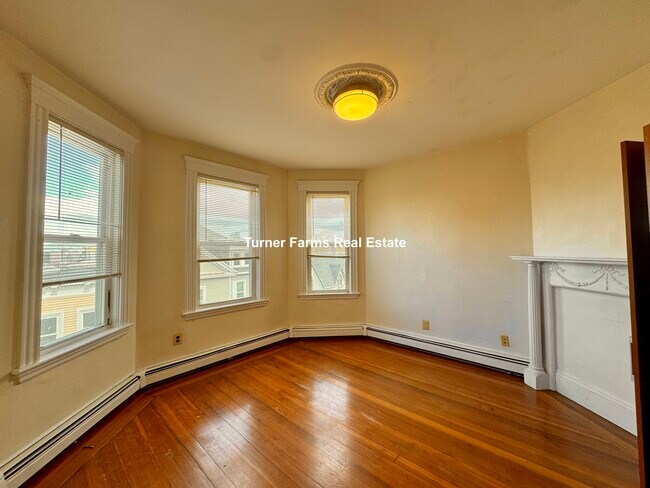 Photo - 144 Hillside St