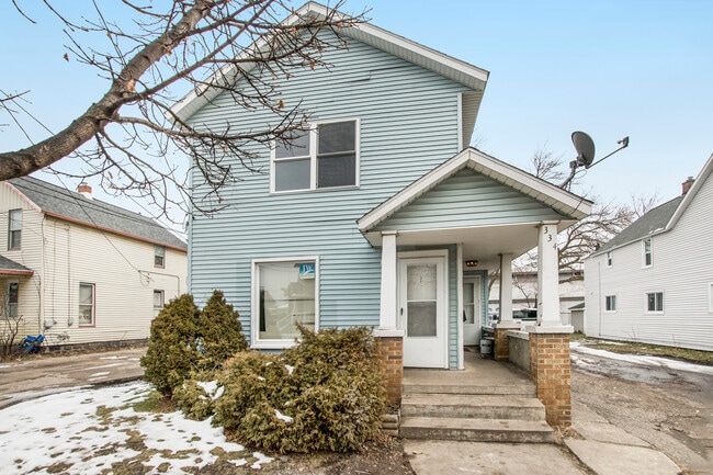 Building Photo - 334 Indiana ave sw Unit 3