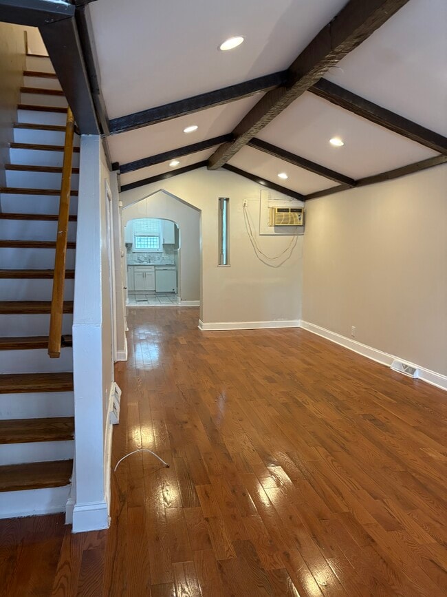 Photo - 2550 S 6th St