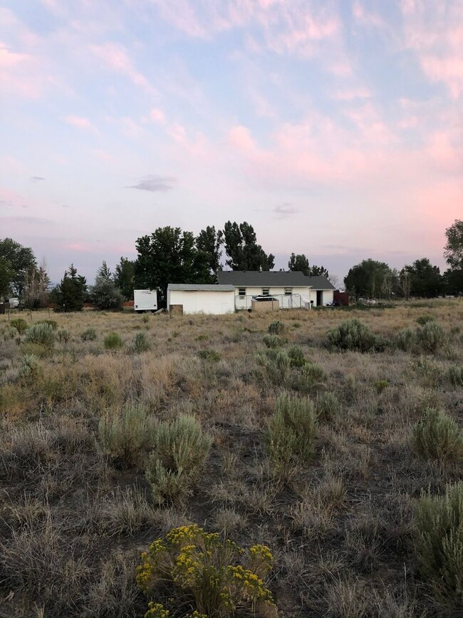 3 bedroom home in Spring Creek with a garage - 3 bedroom home in Spring Creek with a garage