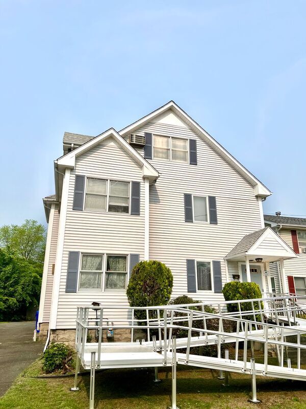 Photo - 892 St James Ave House