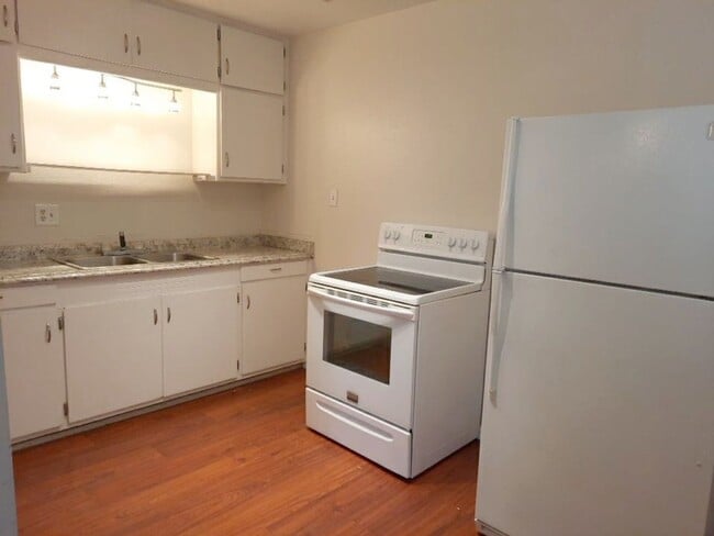 Photo - 560 Estancia Dr NW Unit B