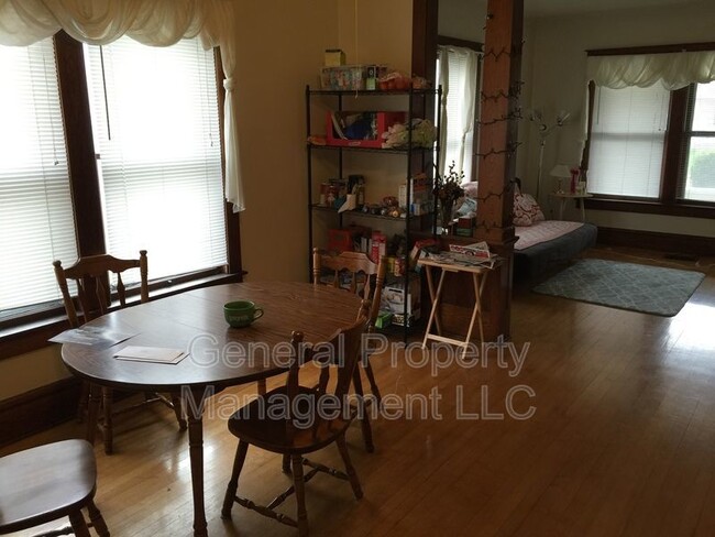 Photo - 3 bed 1 bath close to UWEC available June ... Apartment