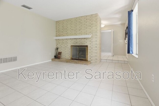 Photo - 5645 N Tuttle Ave