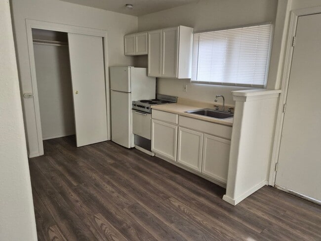 Building Photo - Arrowhead