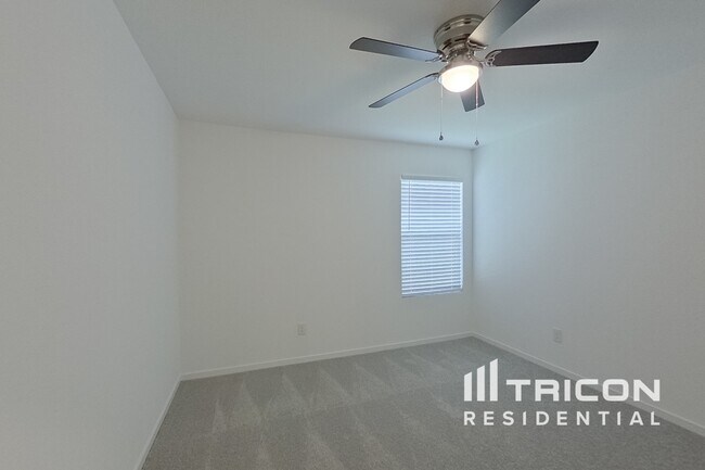 Photo - 827 Ginkgo Wy