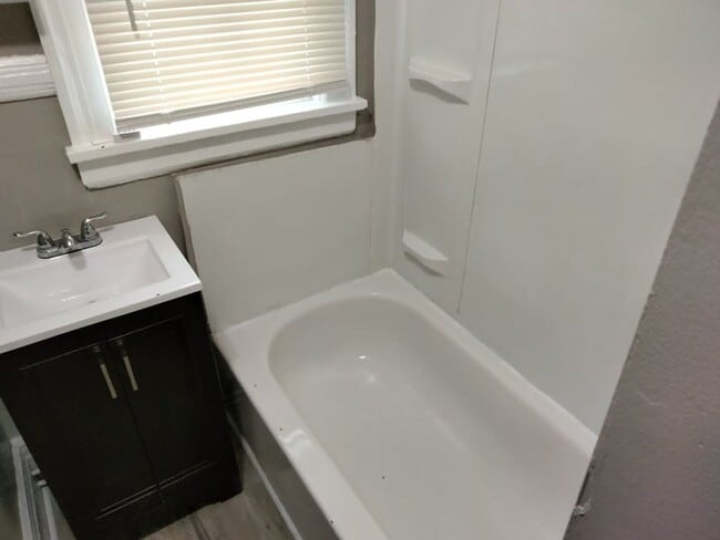 Photo - 391-393 Flower City Park Unidad Up