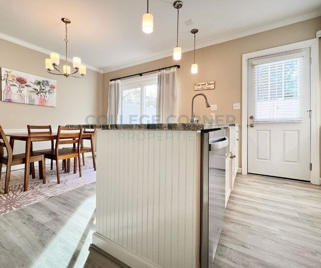 Photo - 330 Hanover Arms Ct