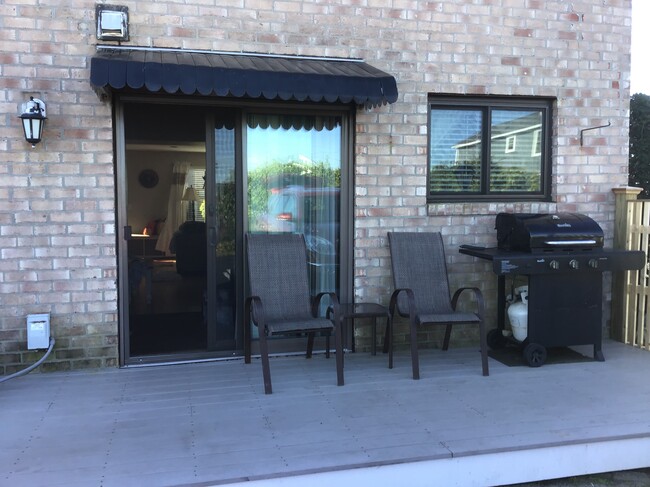 Building Photo - 275 North End Blvd Unit 275 N End Blvd  B12 Rental