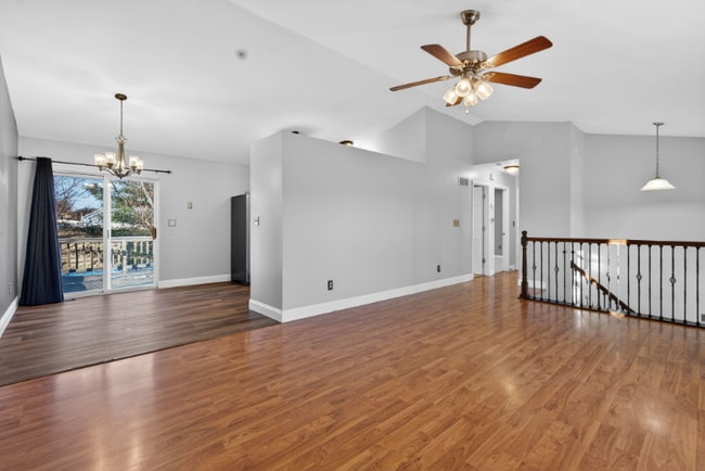 Photo - 720 Tobermory Ct