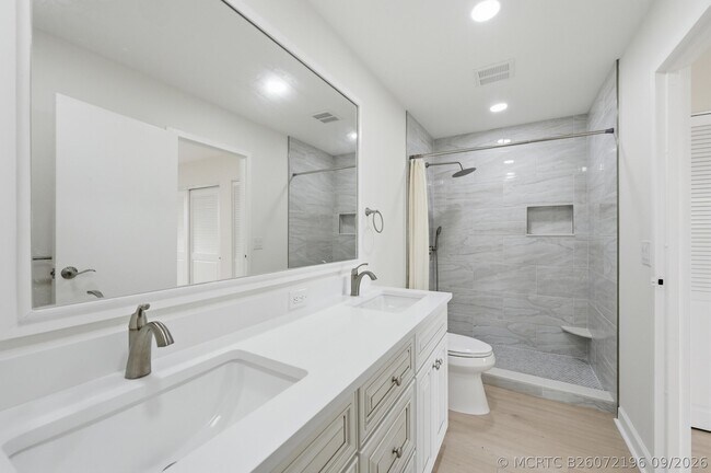 670 Monaco Ct