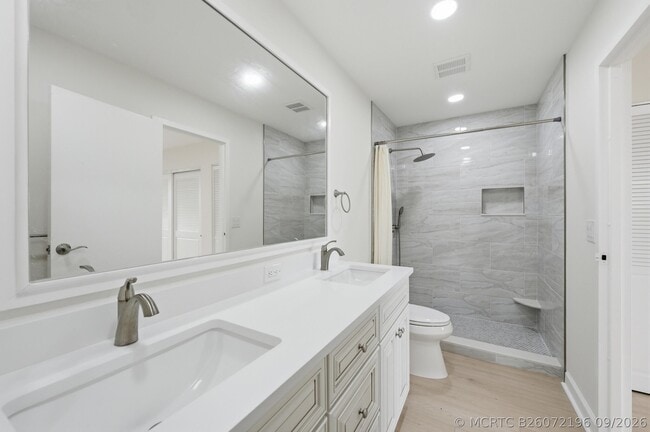 Photo - 670 Monaco Ct