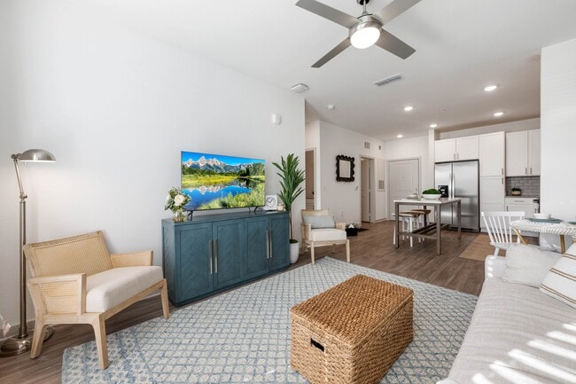 Novo Gateway | Apartments and Townhomes