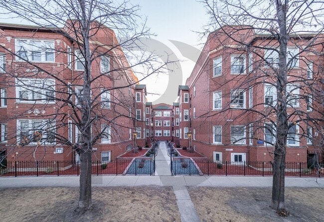 4433 N Wolcott Ave