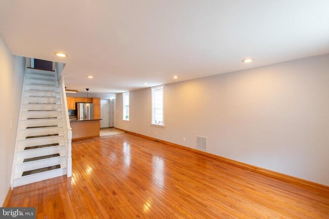 Photo - 152 Tree St