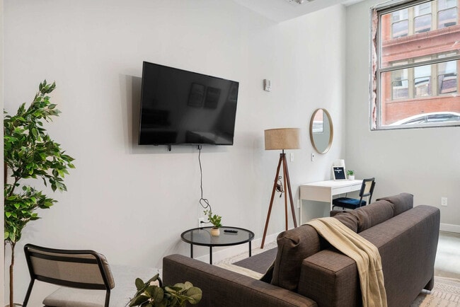 Photo - 205 W 4th St Unidad ID1301397P