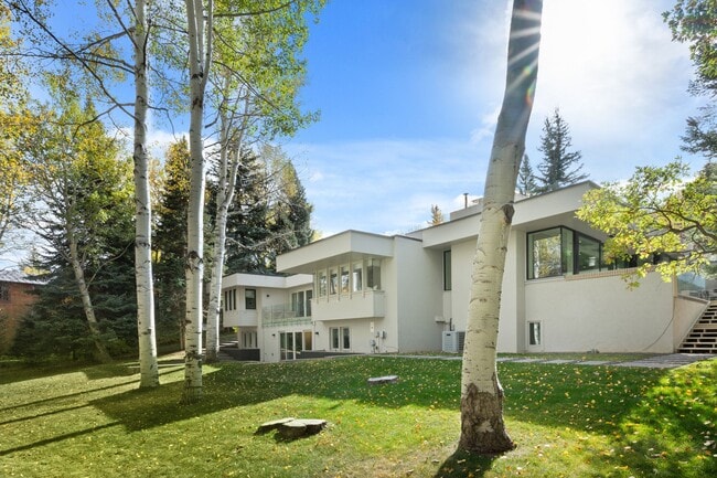Photo - 721 Meadowood Dr