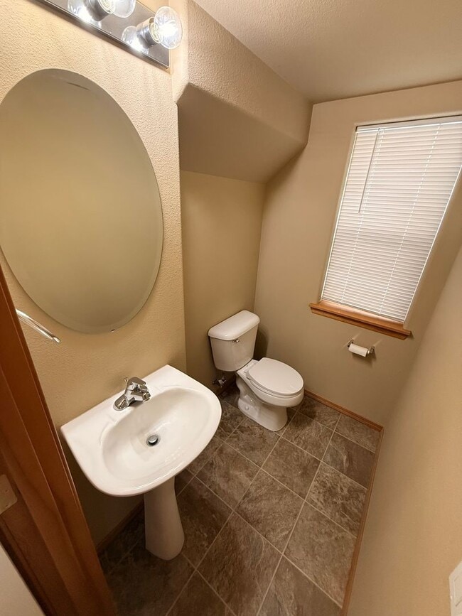 Photo - BRIGHT, OPEN LIVING IN THE HEART OF REDMOND!!