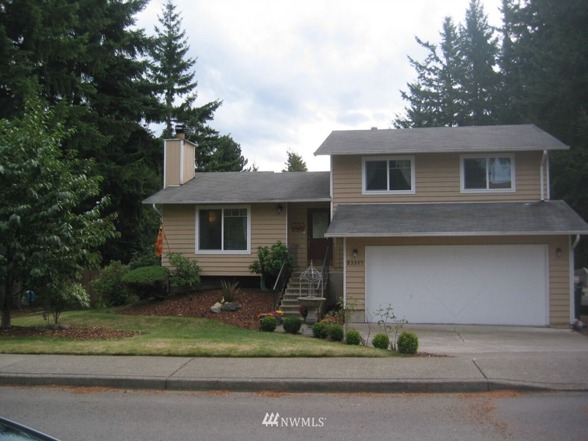 Spacious Tri-Level Home in Maple Valley - Spacious Tri-Level Home in Maple Valley