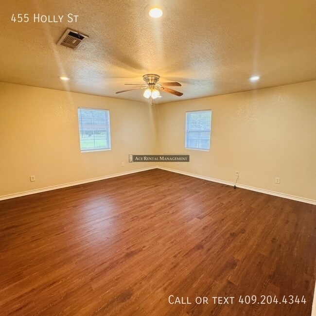 Photo - 455 Holly St