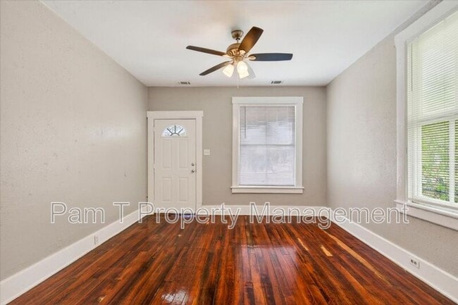 Photo - 118 W 56th St