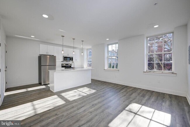Photo - 211 E Union St