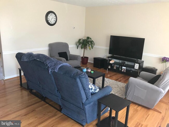 Building Photo - 307 Willowbrook Ct Rental