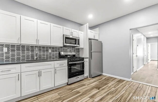 Building Photo - 1220 Pembroke St Unit 1R