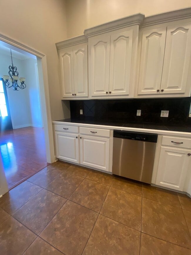 Photo - 314 Romar Pl