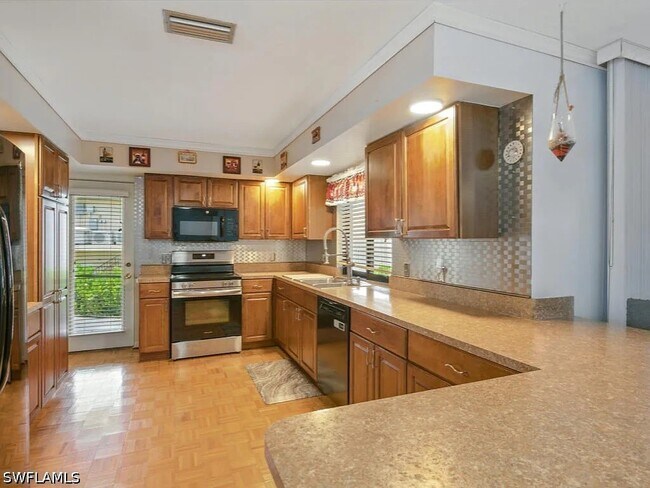 851 Perrine Ct