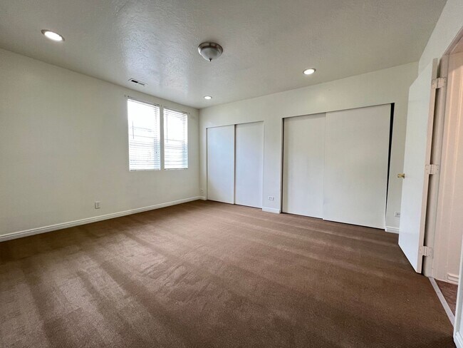 Photo - 3 Bedroom/1 Bathroom in SLC