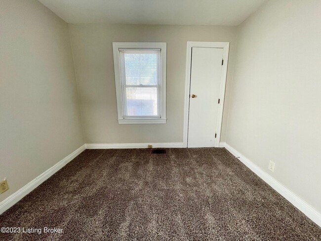 1401 Thornberry Ave