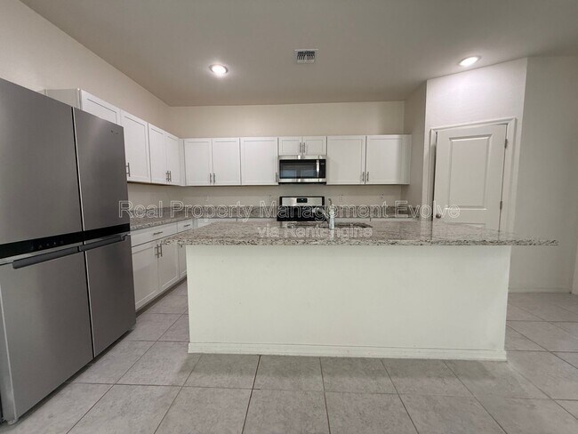 Photo - 19410 W Hazelwood St