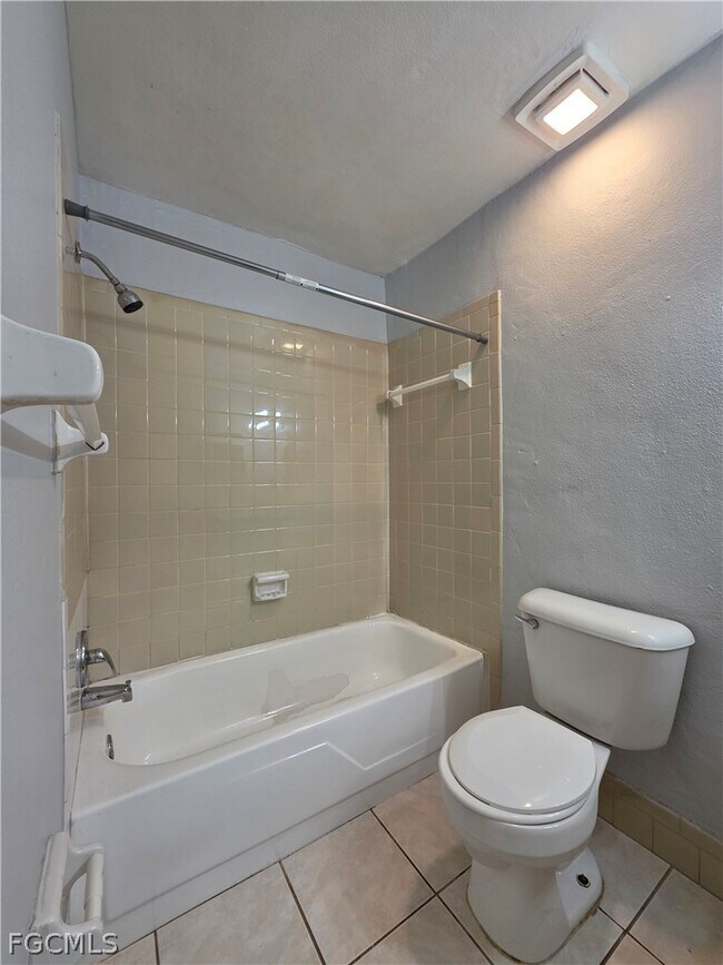 Building Photo - 1830 Maravilla Ave Unit 510