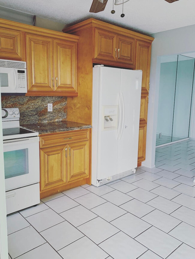 3465 Via Poinciana Unidad 804