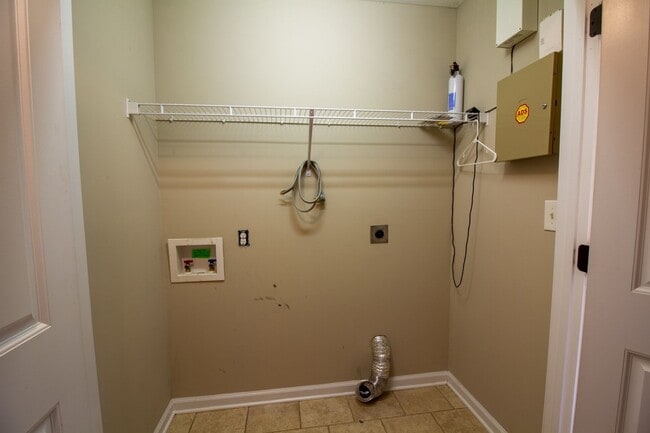 Photo - Fresh and Clean 3/2 with BONUS room and fenced yard.  Go.