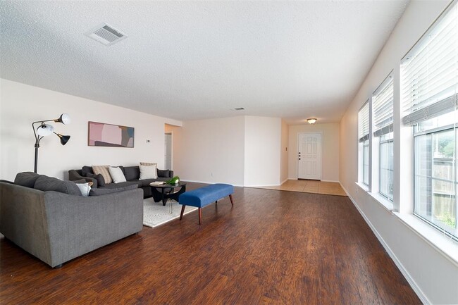 Photo - 1112 Van Horn Way