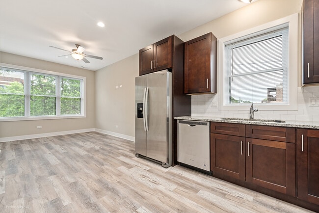 Photo - 6530 S Maryland Ave Unit 2