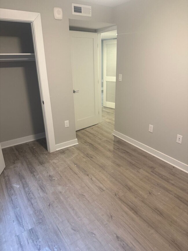 Photo - 1600 Marion Barry Ave SE Unidad Basement -B01