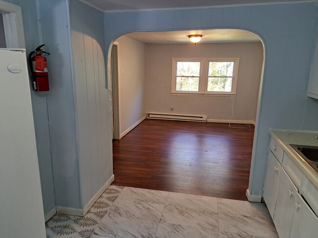 Building Photo - 390 Foordmore Rd Unit Walk up Rental