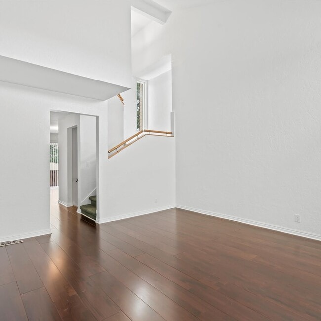 Photo - Upper East 5 Bedroom Sandy Home