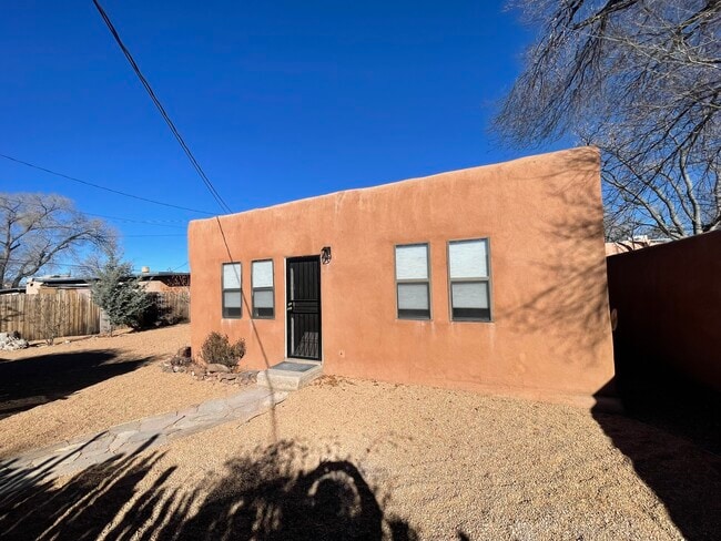 Building Photo - 536 W Alameda St