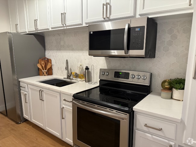 Building Photo - 893 Parsons St SW Rental