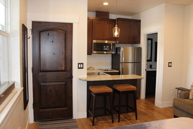 Building Photo - Furnished Studio Near Old Mill - Utilities Included