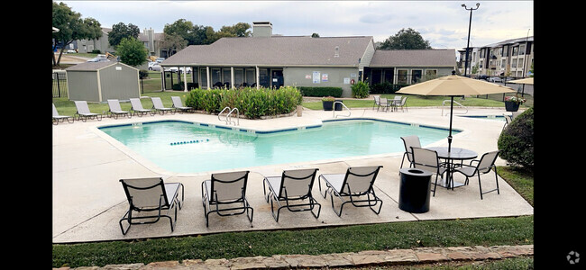 Beautiful relaxing pool - Hidden Valley Arlington Rental