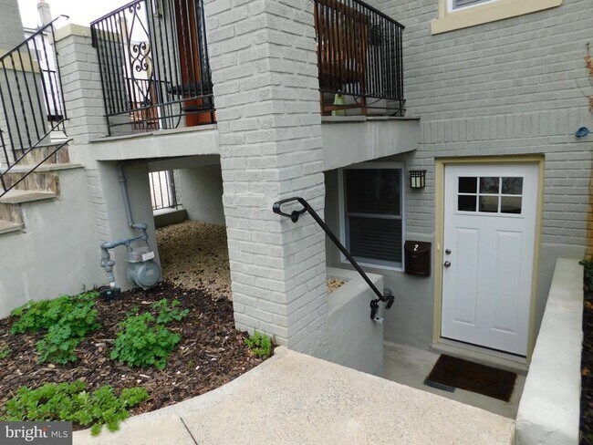 Photo - 308 Webster St NW