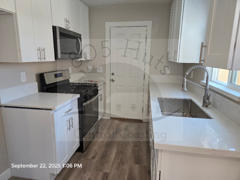 Photo - 1378 Yale Pl Unidad C