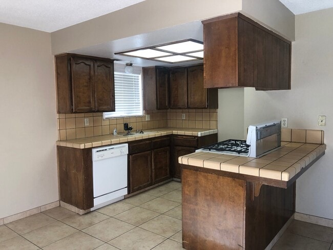 Photo - 464 N Cherry St